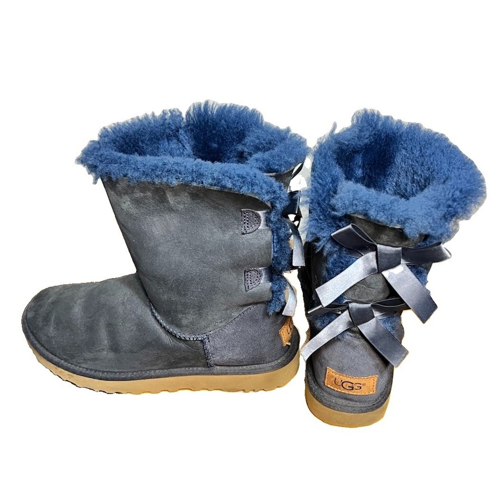 UGG Australia Bailey BowII Womens Size7 Shearling Boots Blue Winter Snow F27118C